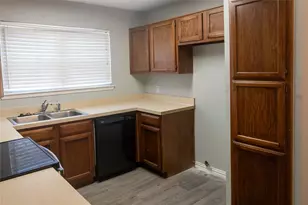 4915 S Prairieview Ct, Arlington, TX 76017 - Photo 8