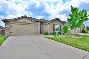 465 Pollyann Trl, Fort Worth, TX 76052 - Photo 2