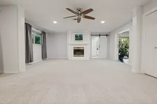 805 Crowley Rd, Arlington, TX 76012 - Photo 12