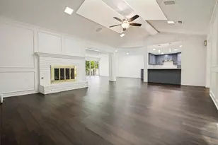 805 Crowley Rd, Arlington, TX 76012 - Photo 10
