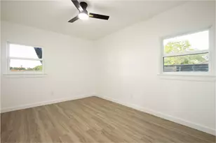 320 SE Gregory St, Burleson, TX 76028 - Photo 10