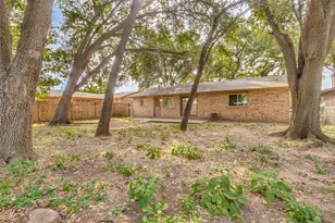 1902 Glenwick Ln, Irving, TX 75060 - Photo 10