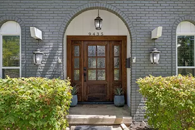 9435 Hunters Creek Drive, Dallas, TX 75243 - Photo 2