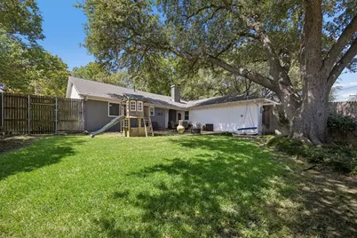 9435 Hunters Creek Drive, Dallas, TX 75243 - Photo 32