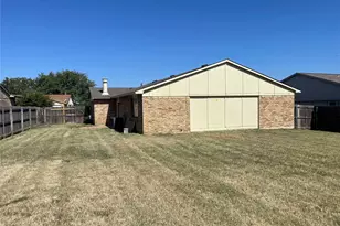 7533 Parkwood Ln, Fort Worth, TX 76133 - Photo 2
