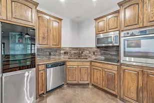 1001 Marigold Ct, Granbury, TX 76049 - Photo 12