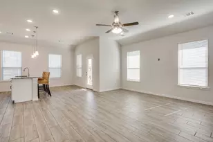 112 Everest Ct, Burleson, TX 76028 - Photo 4