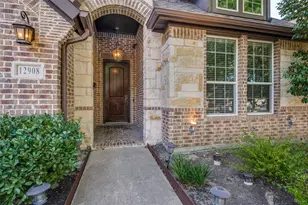 12908 Holbrook Dr, Farmers Branch, TX 75234 - Photo 2