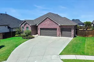 1004 Calumet Ct, Roanoke, TX 76262 - Photo 2