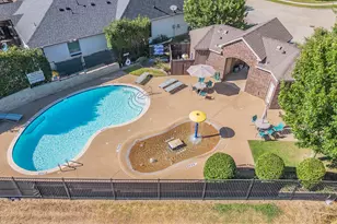 401 Middleton Dr, Roanoke, TX 76262 - Photo 4
