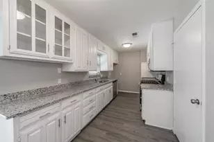 1546 Oakbrook St, Lancaster, TX 75134 - Photo 12
