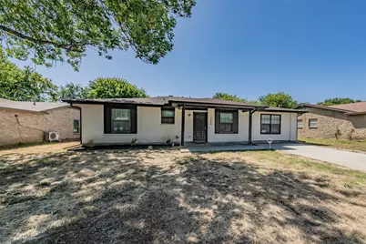 1546 Oakbrook Street, Lancaster, TX 75134 - Photo 2