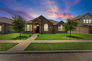 2038 Buttonwood St, Lancaster, TX 75146 - Photo 2