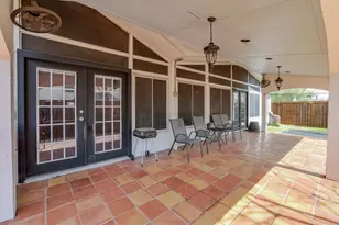 706 Gentry Dr, Arlington, TX 76018 - Photo 4