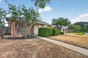 753 Red Oak Dr, Lewisville, TX 75067 - Photo 2