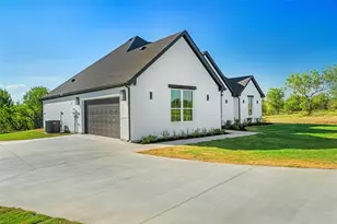 101 Barefoot Bay Blvd, Corsicana, TX 75109 - Photo 2