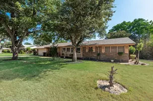 919 Surry Pl Dr, Cleburne, TX 76033 - Photo 2