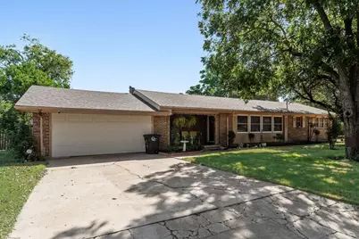 919 Surry Place Drive, Cleburne, TX 76033 - Photo 2