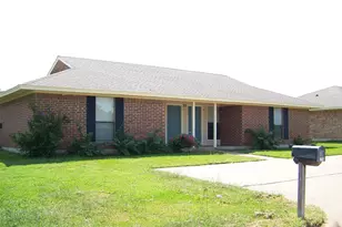 225 Summit Dr, Mineral Wells, TX 76067 - Photo 1