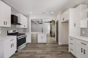 250 Kennedy Dr, Crowley, TX 76036 - Photo 8