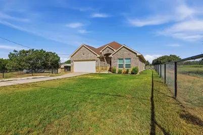 328 Ridge Drive N, Cleburne, TX 76033 - Photo 2