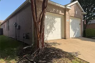 10613 Lansdowne Ln, Rowlett, TX 75089 - Photo 2