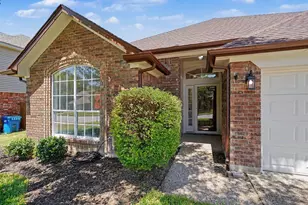 6017 Hilltop Dr, Watauga, TX 76148 - Photo 4