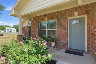 305 E Bonham, Tom Bean, TX 75489 - Photo 4