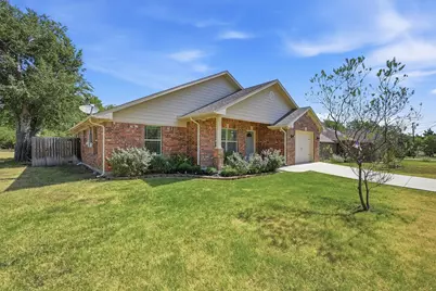 305 E Bonham, Tom Bean, TX 75489 - Photo 2