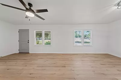 903 E Avenue C, Valley Mills, TX 76689 - Photo 4