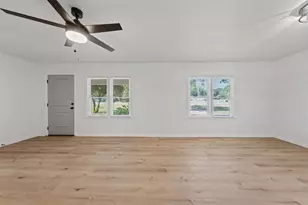903 E Ave C, Valley Mills, TX 76689 - Photo 4