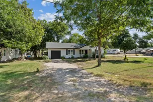 903 E Ave C, Valley Mills, TX 76689 - Photo 22