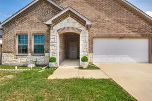 2723 Pike Dr, Lancaster, TX 75134 - Photo 2