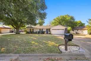 1215 Cindy Ln, Cleburne, TX 76033 - Photo 6