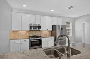 1013 Wenk Dr, Savannah, TX 76227 - Photo 10