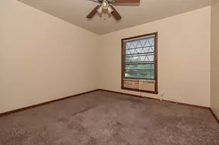 3103 Poplar St, Greenville, TX 75402 - Photo 16