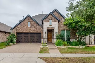 813 Warwick Blvd, Lewisville, TX 75056 - Photo 2