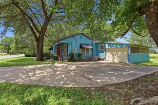 902 W Bridge St, Granbury, TX 76048 - Photo 2