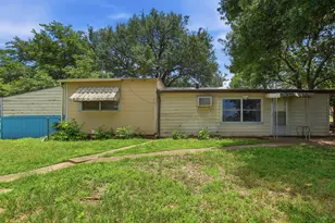 902 W Bridge St, Granbury, TX 76048 - Photo 26