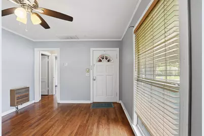 902 W Bridge Street, Granbury, TX 76048 - Photo 8