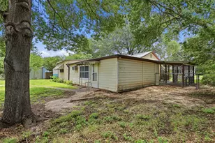 902 W Bridge St, Granbury, TX 76048 - Photo 30