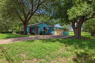 902 W Bridge St, Granbury, TX 76048 - Photo 1
