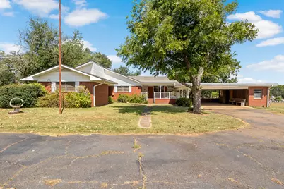 717 E First Street, Hughes Springs, TX 75656 - Photo 2