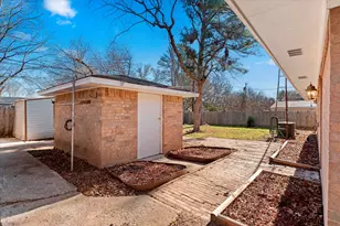 601 N 38th St, Corsicana, TX 75110 - Photo 2