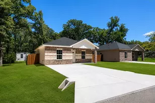 108 Navajo Dr, Mabank, TX 75156 - Photo 1