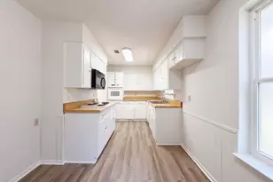 1136 Kris St, Irving, TX 75060 - Photo 2