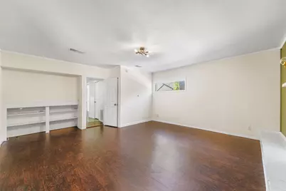 1121 Hudgins Avenue, Fort Worth, TX 76111 - Photo 12
