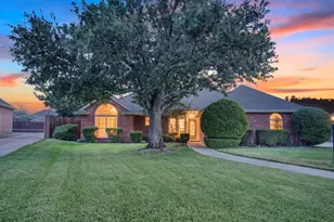 729 Bent Tree Ct, Hurst, TX 76054 - Photo 1