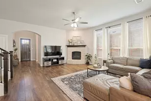 917 Meadows Dr, Argyle, TX 76226 - Photo 2