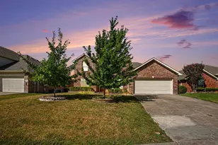 3023 Riverwood Ln, Grand Prairie, TX 75052 - Photo 2